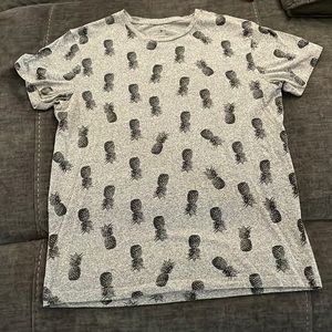 Medium pineapple mens tee